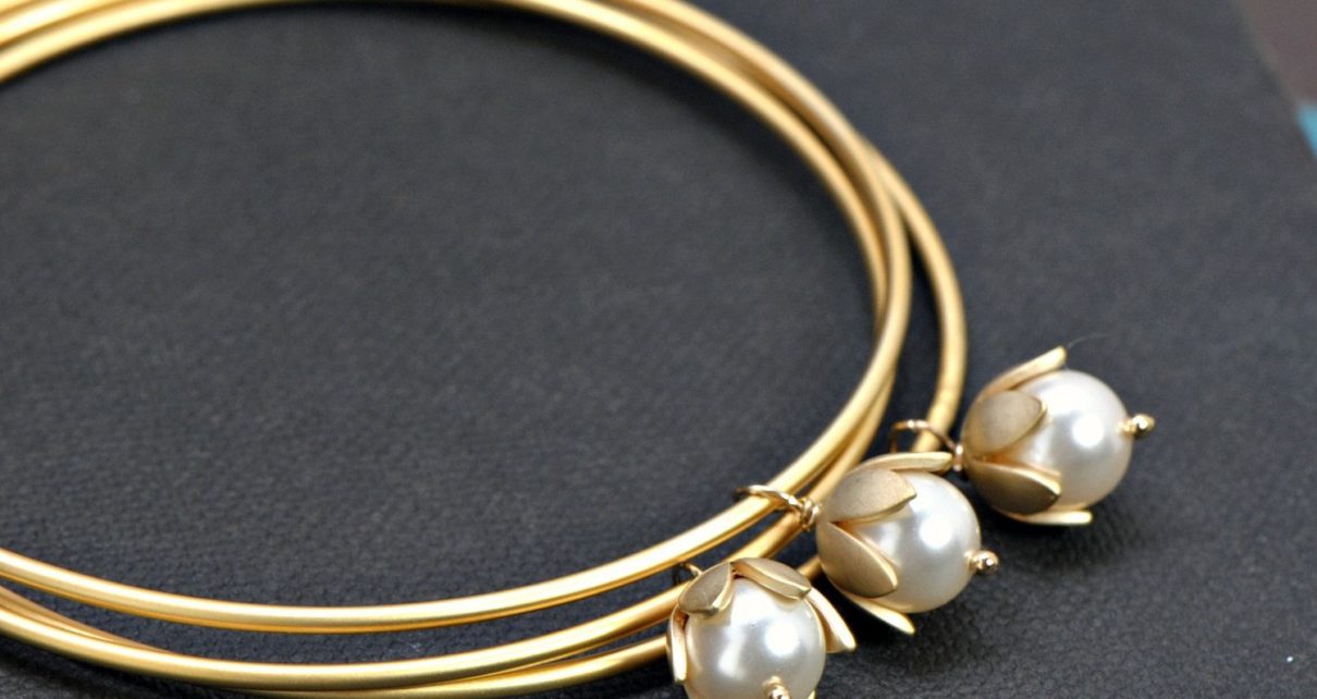 latest gold pearl bracelets